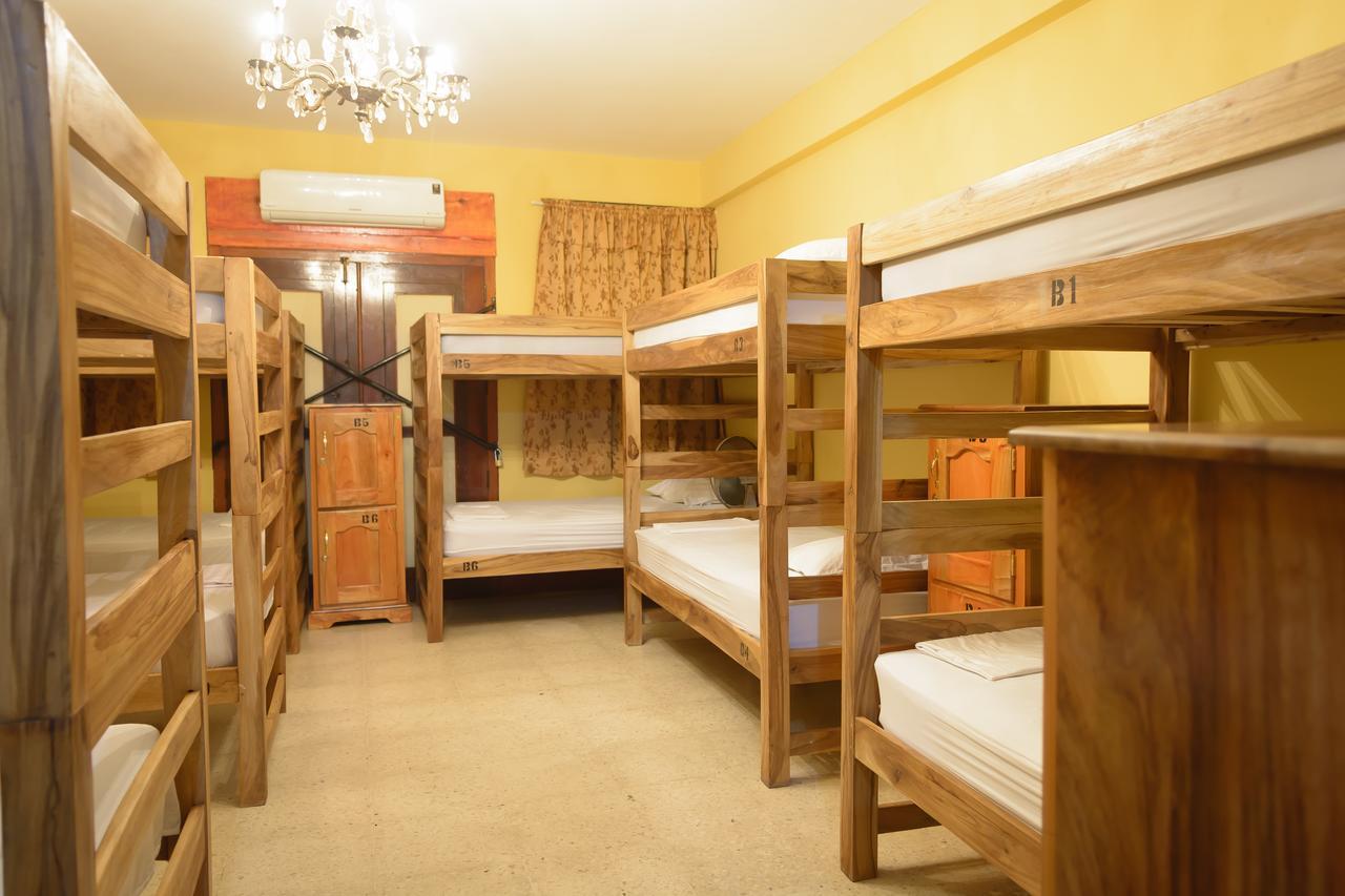 Hostal Fachente Леон Екстер'єр фото